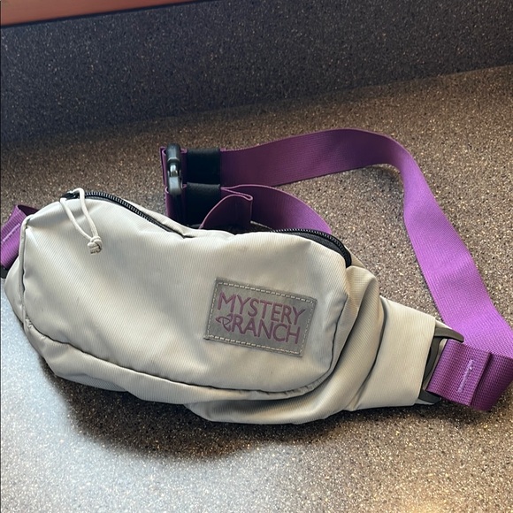 Black Belt Bag with Adjustable Strap and Zipper Closure - Picture 1 of 6